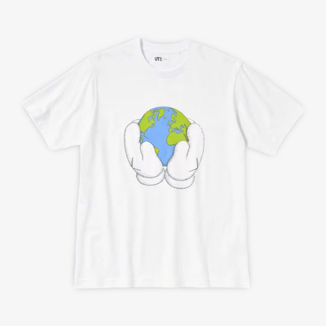 KAWS x Uniqlo S/S Graphic Tee 'Peace For All' White FW23 (US Sizing) - SOLE SERIOUSS (1)