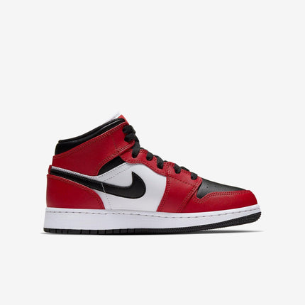 Air Jordan 1 Mid 'Chicago Black Toe' (2020) (GS) | SOLE SERIOUSS [2]