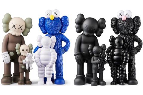KAWS Family Figures (Set of 2) - Atelier-lumieres Cheap Sneakers Sales Online (1)