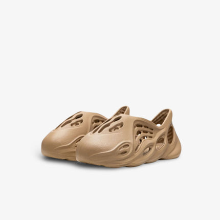 (Kids) Adidas Yeezy Foam Runner 'Mist' (2022) GW1970 - SOLE SERIOUSS (2)