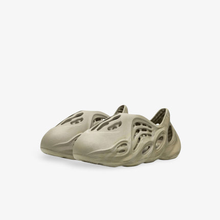 (Kids) Adidas Yeezy Foam Runner 'Stone Sage' (2022) GX7295 - SOLE SERIOUSS (2)