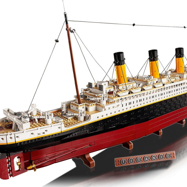 LEGO Creator Expert 'Titanic' Building Kit (10294) - SOLE SERIOUSS (1)
