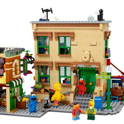 LEGO Ideas '123 Sesame Street' Building Kit (21324) - SOLE SERIOUSS (1)