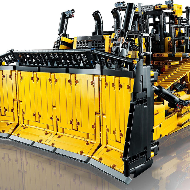 LEGO Technic x CAT 'D11 Bulldozer' App-Controlled Building Kit (42131) - SOLE SERIOUSS (1)