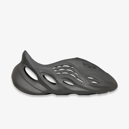 (Men's) Adidas Yeezy Foam Runner 'Carbon' (2023) IG5349 - SOLE SERIOUSS (2)