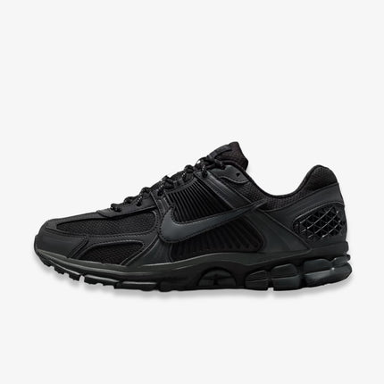 Nike Zoom Vomero 5 SE 'Triple Black' (2025) | SOLE SERIOUSS [1]