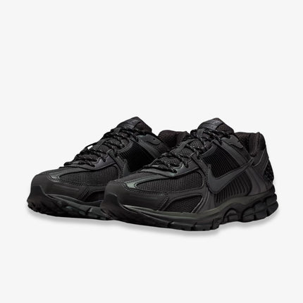 Nike Zoom Vomero 5 SE 'Triple Black' (2025) | SOLE SERIOUSS [3]