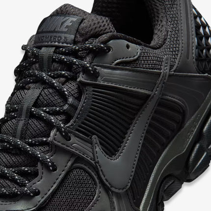 Nike Zoom Vomero 5 SE 'Triple Black' (2025) | SOLE SERIOUSS [6]