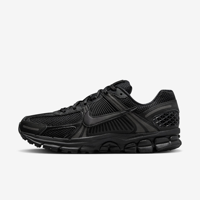 Nike Zoom Vomero 5 'Triple Black' (2023) | SOLE SERIOUSS [1]