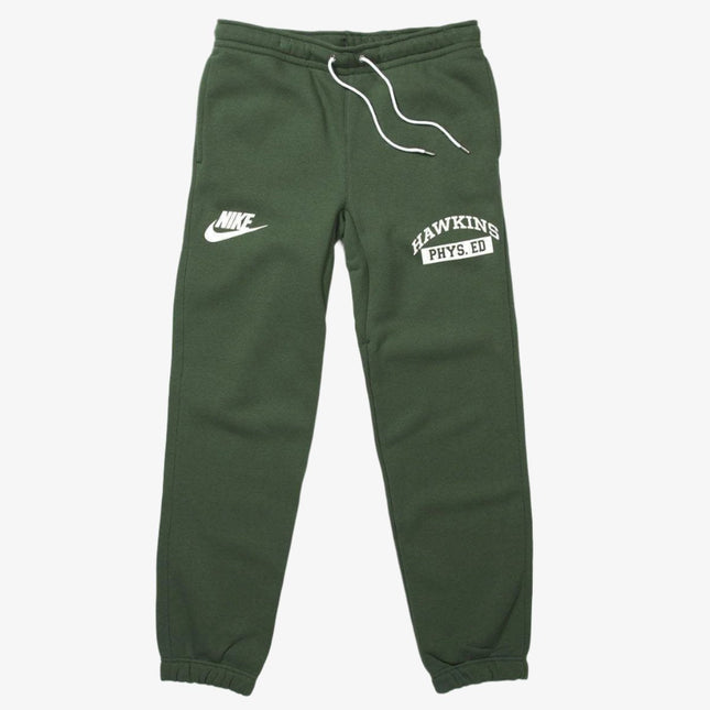 Nike x Stranger Things NRG Club CF BB Sweatpant 'Hawkins High School Phys. Ed' Green (SS19) CQ3656-323 - SOLE SERIOUSS (1)