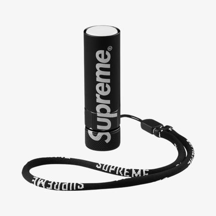 Supreme x Nitecore Mini Magnetic Flashlight Black FW17 - SOLE SERIOUSS (1)