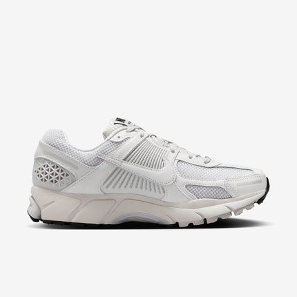 (Women's) Nike Zoom Vomero 5 'White / Vast Grey' (2024) FQ7079-100 - SOLE SERIOUSS (2)